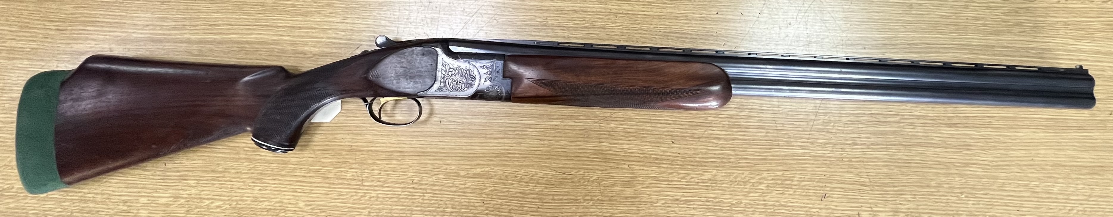 563600